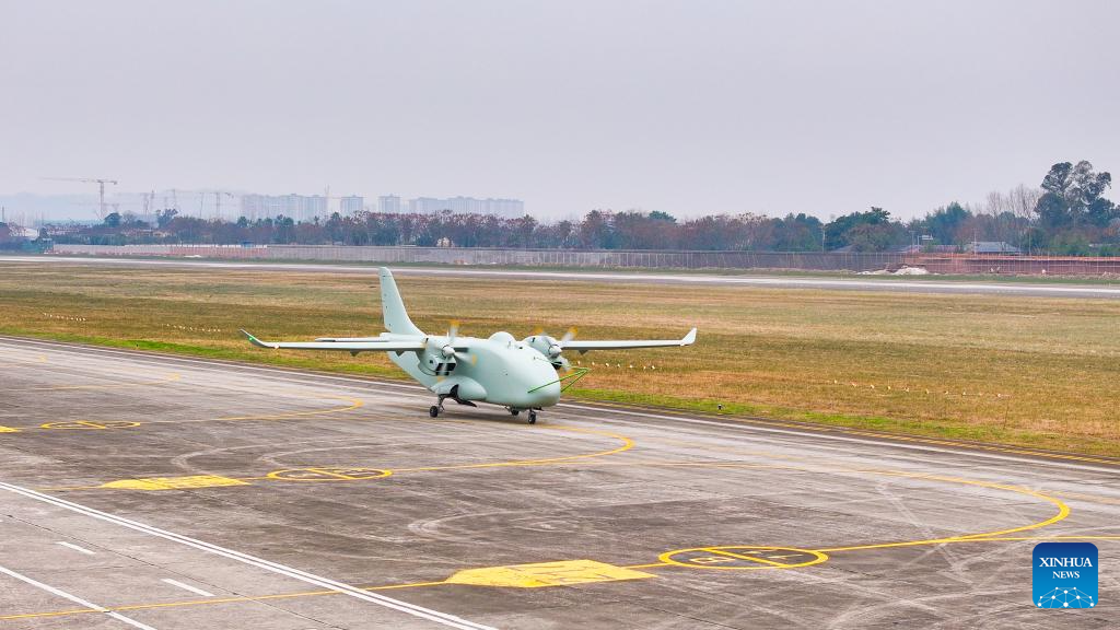Aeronave híbrida de carga não tripulada da China completa seu primeiro voo