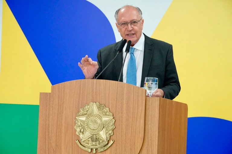 Governo e CMN definem condições para empresas acessarem crédito do Brasil Soberano