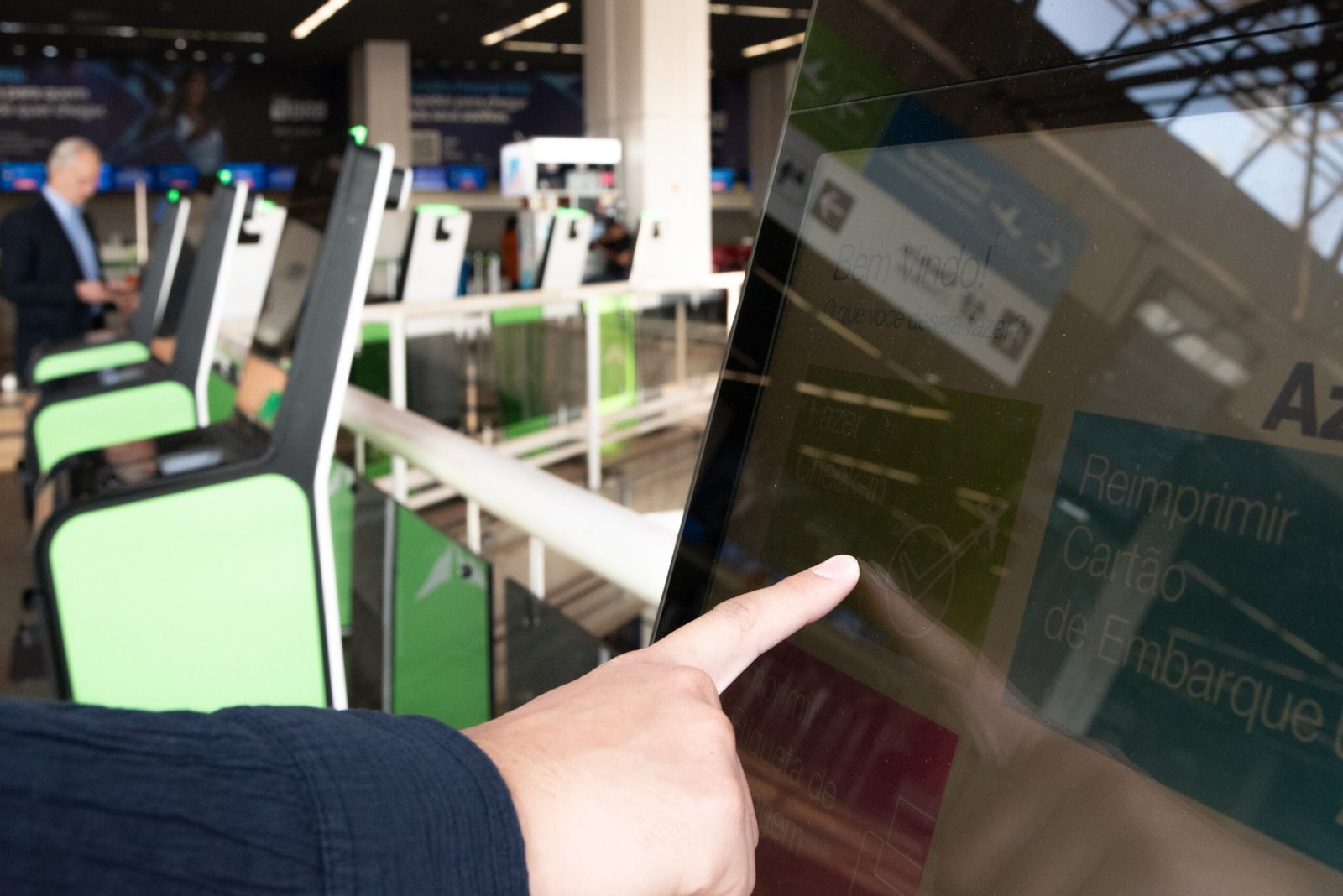 Saiba como a tecnologia transforma a experiência dos passageiros em aeroportos brasileiros
