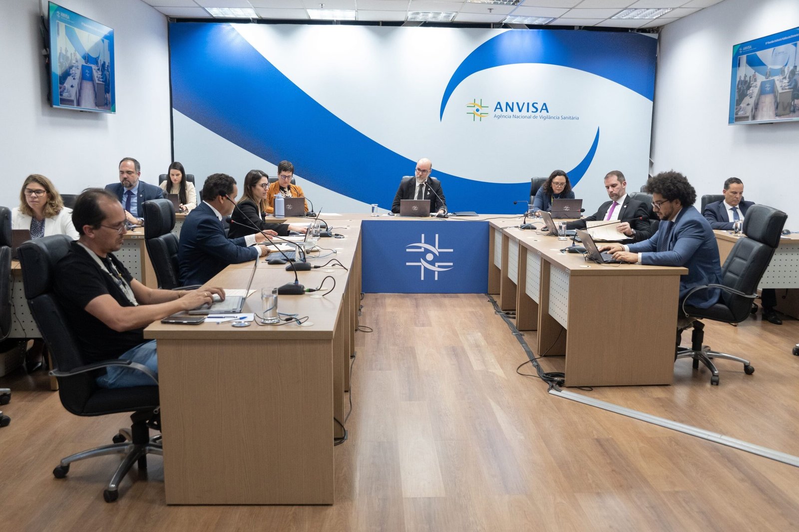 Anvisa abre processo para regulamentar venda de medicamentos em marketplaces