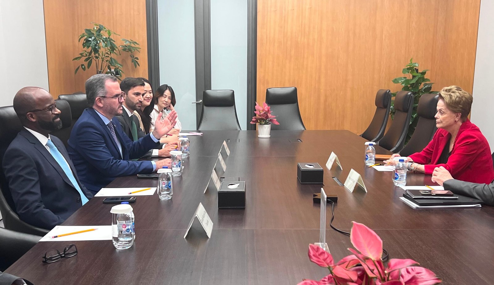 Brasil apresenta ao Banco do Brics projetos de infraestrutura em busca de novas fontes de financiamento
